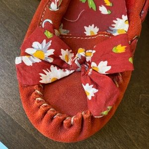 Burnt orange flower flats